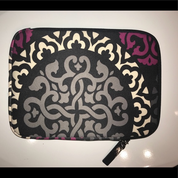 Vera Bradley travel case for tablets - Picture 2 of 3